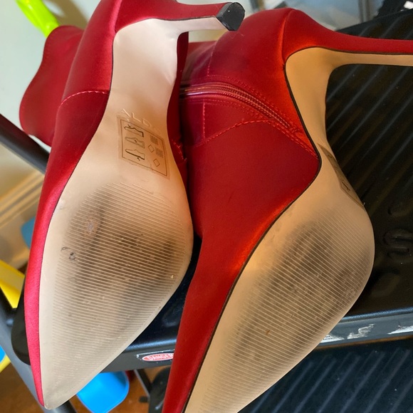 Beautiful red boots worn only one time!!👄 - Picture 3 of 5